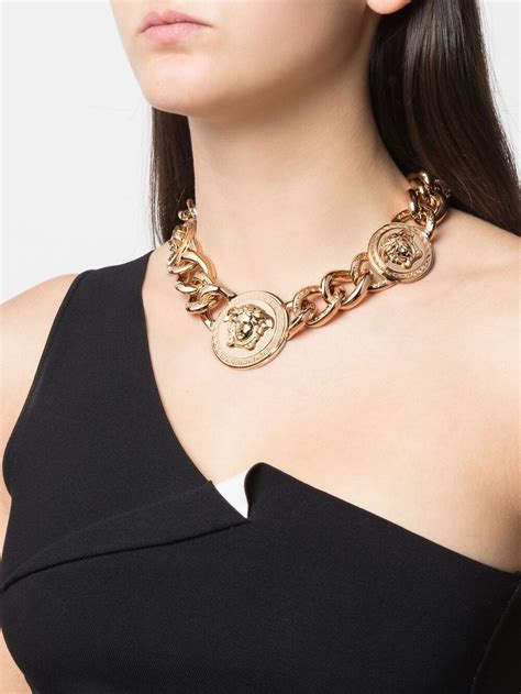 come vestono le versace chain|versace necklace brands.